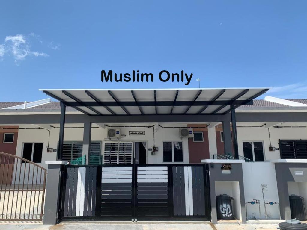 Fazlizasuite Homestay @ Teluk Kemang-Muslim Preferred Port Dickson Bagian luar foto